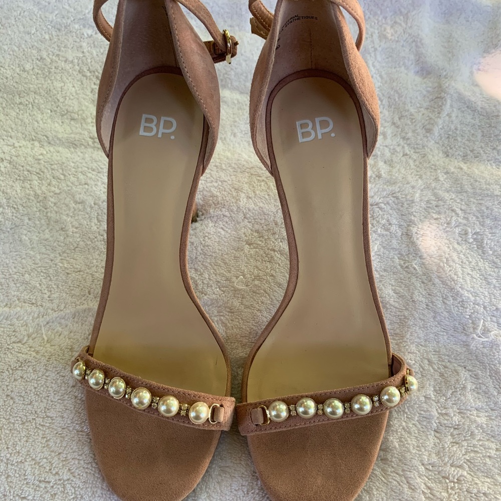 BP PINK HEELS women size 7 1/2. Light pink